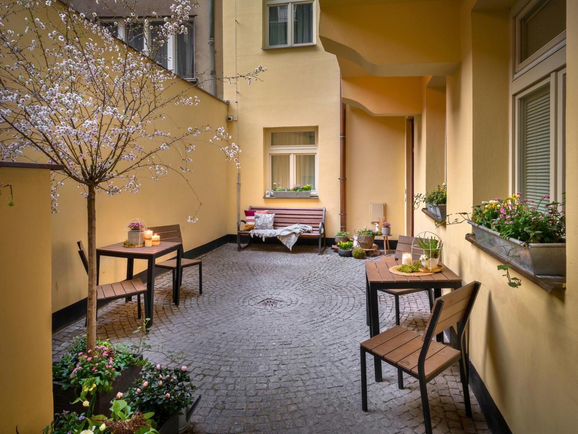 4 Elements Apartments Praha Bagian luar foto